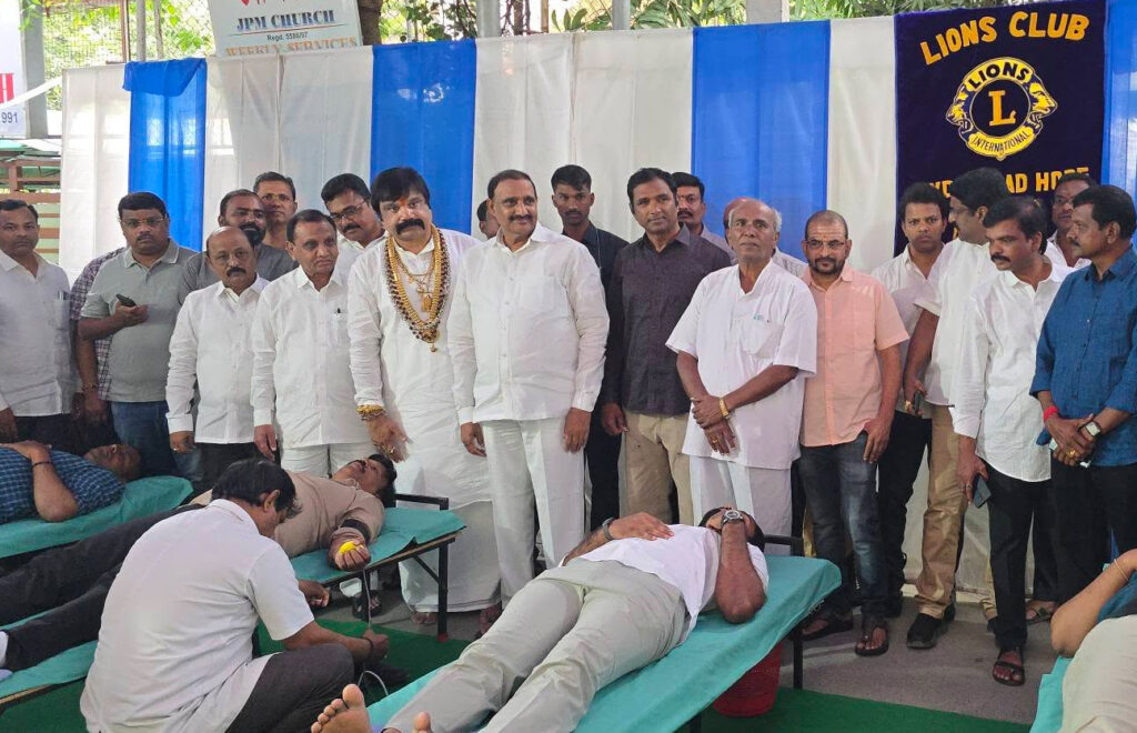 హోప్ ఫౌండేషన్ చైర్మన్ శ్రీ కొండా విజయ్ కుమార్ గారి జన్మదినం పురస్కరించుకొని “రక్తదాన శిబిరం” ఏర్పాటు…