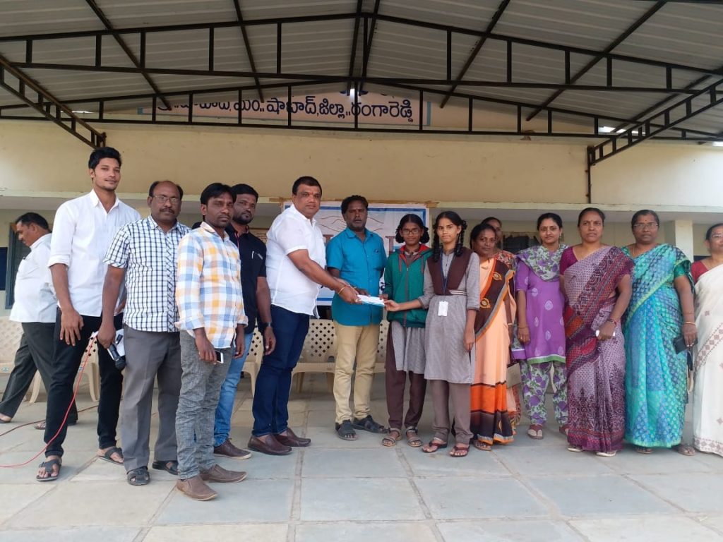 Ranga Reddy జిల్లా Shabad ప్రభుత్వ పాఠశాలలో hope foundation అద్వర్యంలో ముగ్గుల పోటీ