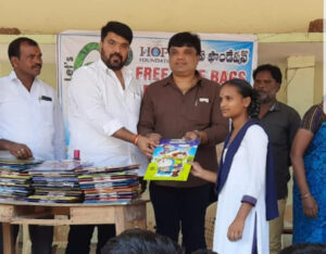 పదవ తరగతి విద్యార్థులకు పరీక్ష ప్యాడ్ లు అందచేత…