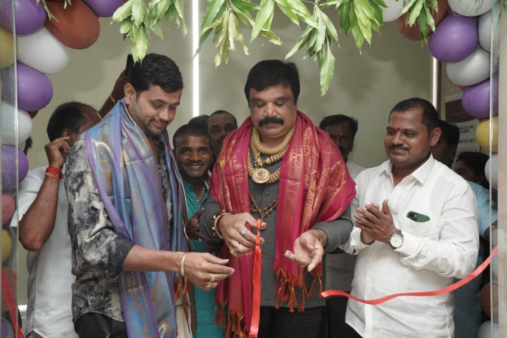 నూతనంగా ఏర్పాటు చేసిన శ్రీ సారధి గ్రాండ్ హోటల్ ప్రారంభోత్సవ కార్యక్రమంలో పాల్గొనడం జరిగింది.