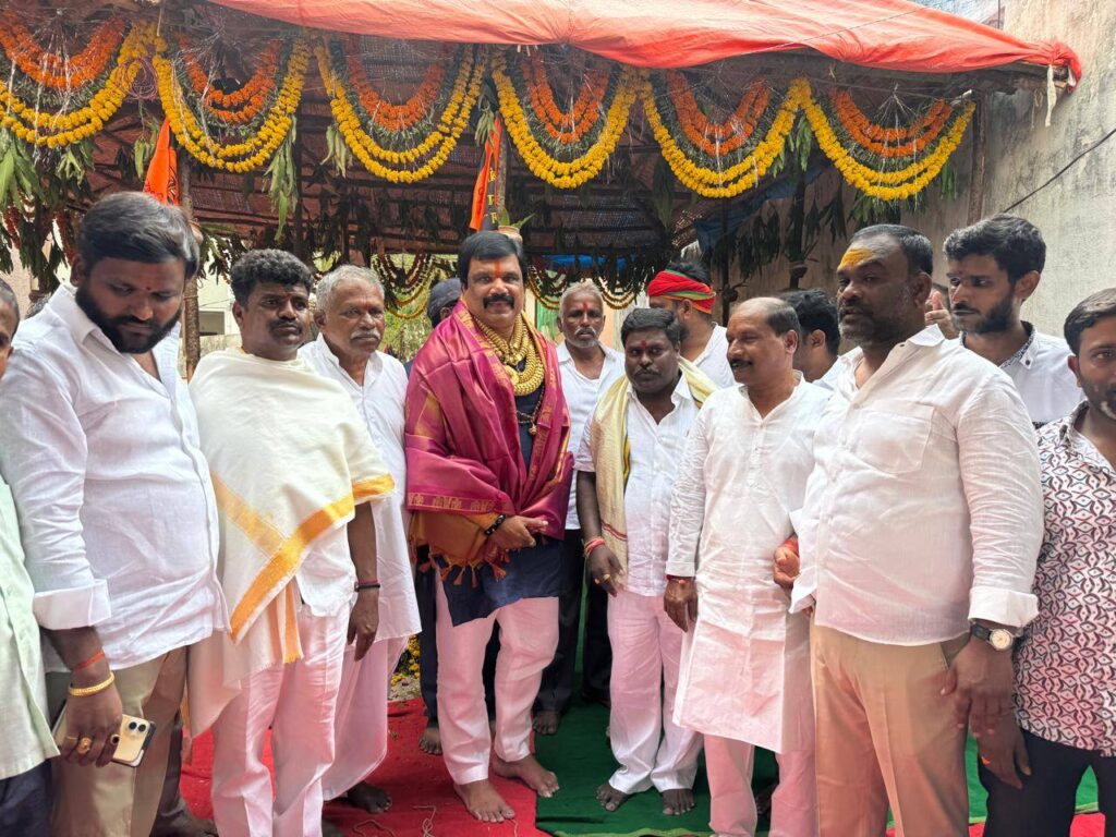 బొడ్రాయి పునః ప్రతిష్ట కార్యక్రమంలో పాల్గొనడం జరిగింది.