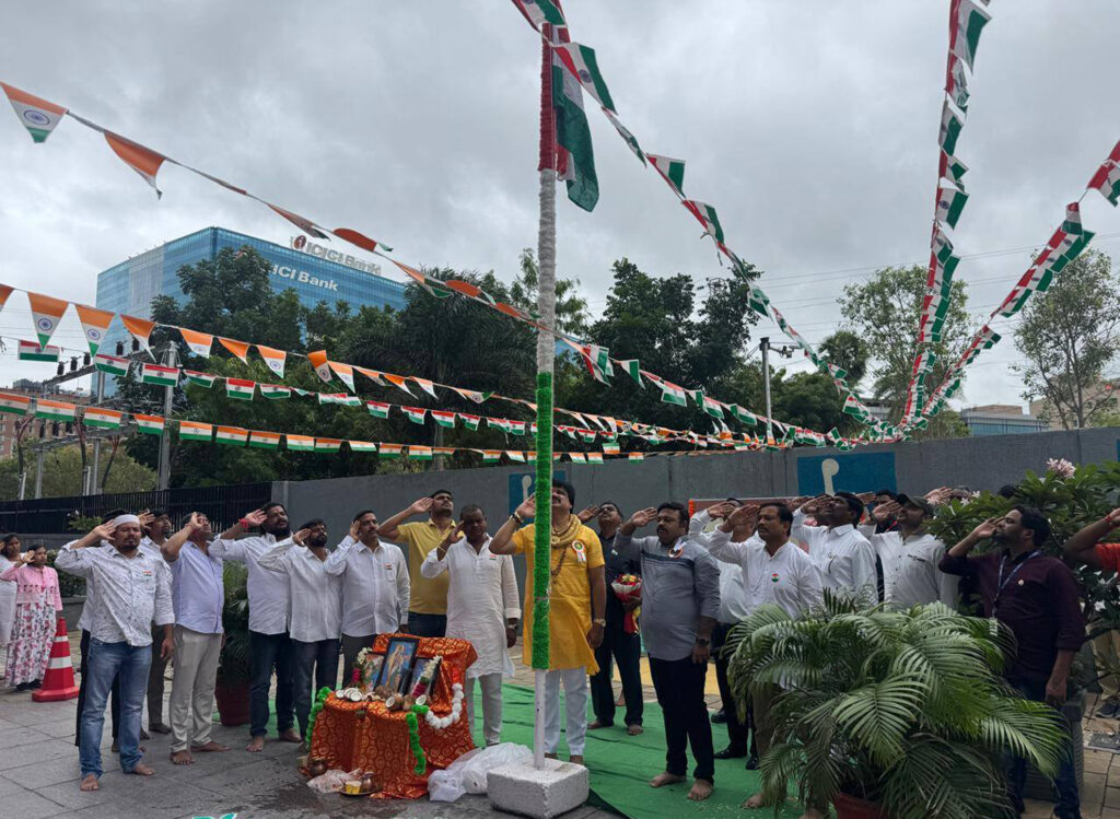 పలు ప్రాంతాలలో నిర్వహించిన స్వాతంత్ర దినోత్సవ వేడుకల్లో జాతీయ జెండాను ఎగుర వేయడం జరిగింది…