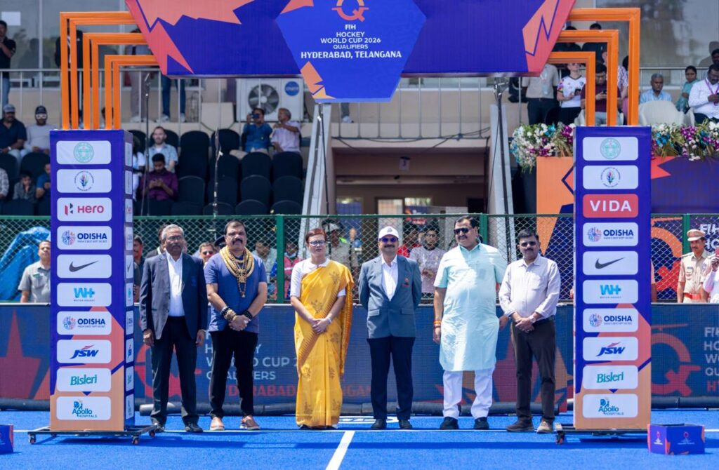 హాకీ వరల్డ్ కప్ లో భాగంగా మొదటి మ్యాచ్ ( ఇంగ్లాండ్ vs ఇటలీ ) సైబరాబాద్ కమిషనర్ రమేశ్, స్పోర్ట్స్ యుండి స్పోర్ట్స్ యుండి సోని బాలా, హాకీ ఇండియా ప్రతినిధులు బోలేనాథ్ సింగ్, శేఖర్ గార్లతో కలిసి ప్రారంభం. కార్యక్రమంలో పాల్గొన్న తెలంగాణ హాకీ ఆద్యక్షుడు కొండ విజయ్ కుమార్…