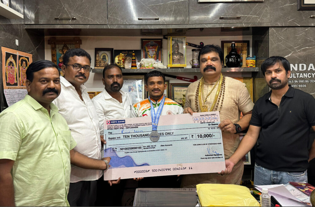 మంచిర్యాల కు చెందిన పారా క్రీడాకారుడు రవికిరణ్ కు రూ. 10,000 నగదు ప్రోత్సాహకం అందచేయడం జరిగింది…