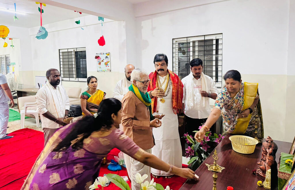 నూతనంగా ఏర్పాటు చేసిన శ్రీవిద పాఠశాల ప్రారంభోత్సవం కార్యక్రమంలో భాగంగా పూజలో పాల్గొనడం జరిగింది…