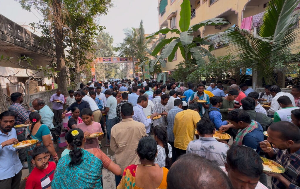 45 వ శనివారం…కలియుగ దైవం వేంకటేశ్వరుని ఆశీస్సులతో ప్రతి శనివారం అన్నప్రసాద పంపిణీ కార్యక్రమం…