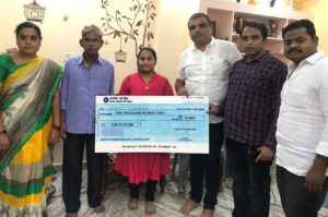 లింగాయత్ విద్యార్థినికి 10 వేల రూపాయలు అందచేత…