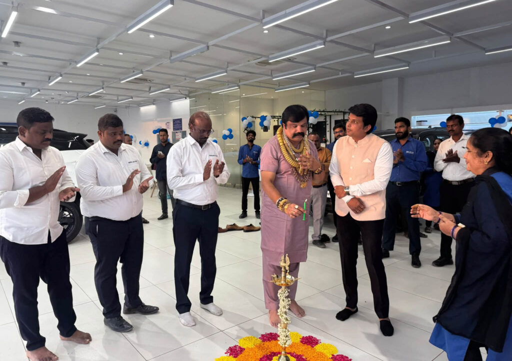 సెలెక్ట్ కార్స్ ( TATA SHOW ROOM)  ఆధ్వర్యంలో మియాపూర్-బాచుపల్లిలో నూతనంగా వస్తున్న టాటా కార్లు యెక్క కార్వ్, సియారా డార్క్, ఏరిస్ కార్లను ముఖ్య అతిథిగా హాజరై ప్రారంభం చేయడం జరిగింది.